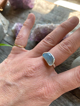 Load image into Gallery viewer, Labradorite and Sterling Silver Ring